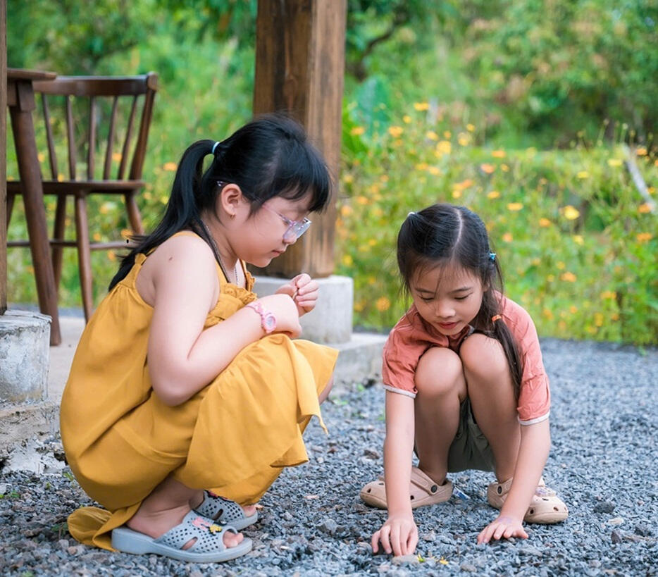 Hay bên cạnh người thân